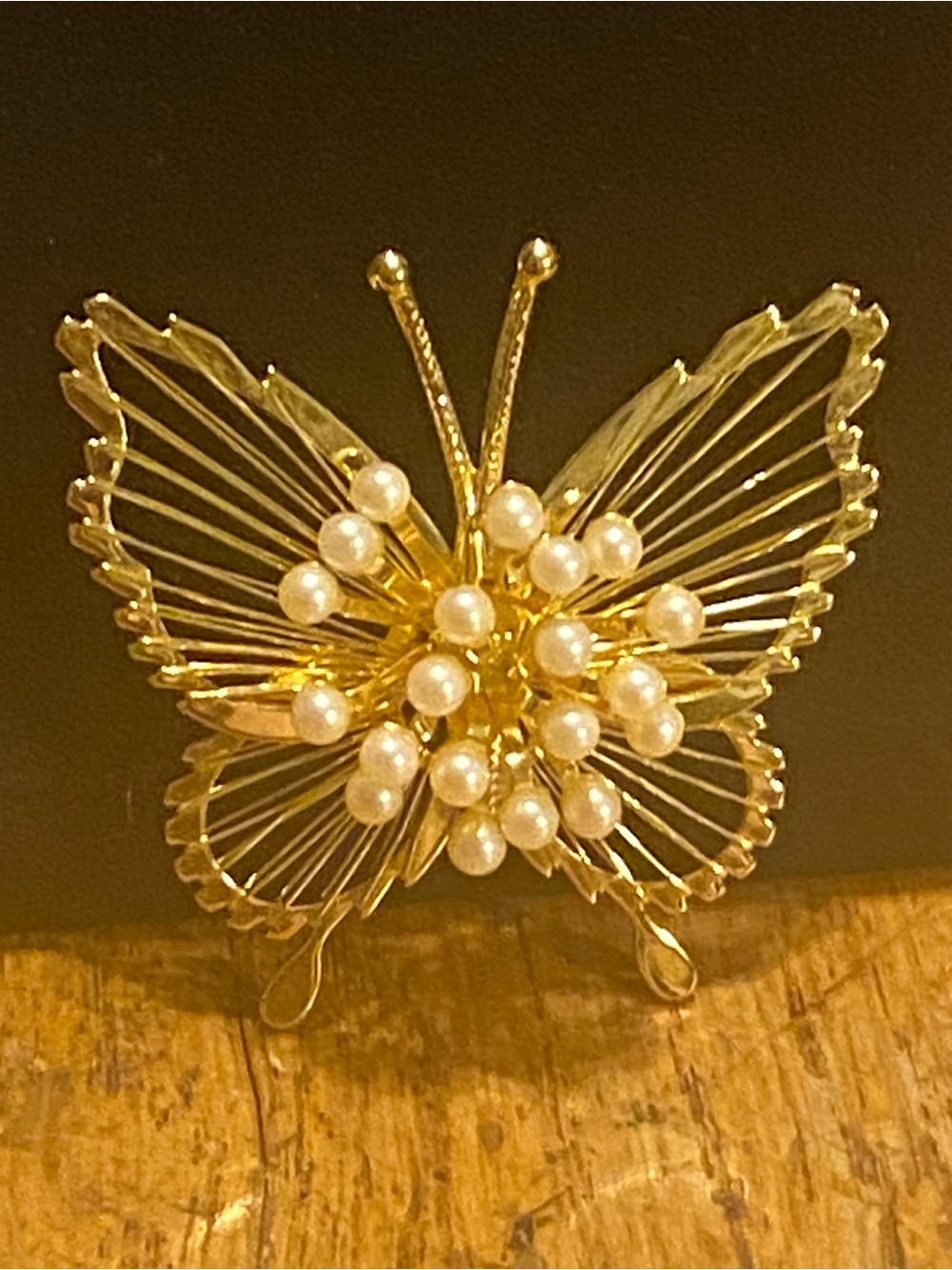 Vintage Gold Tone 3D Wirework Butterfly Brooch with Faux Pearl Cluster Burst